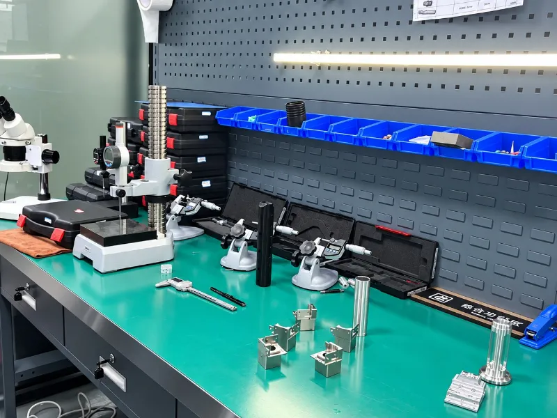 Assembly and inspection bench